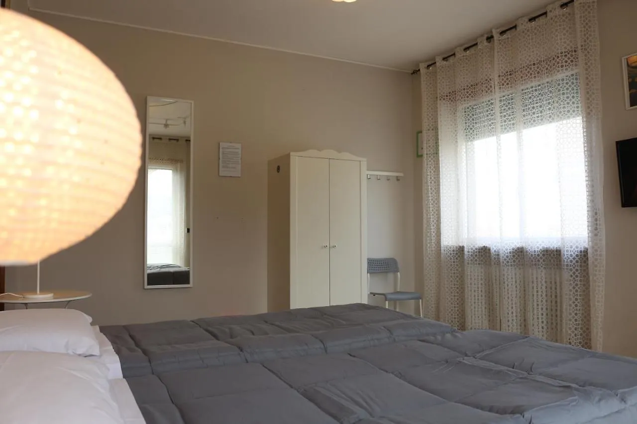 Easyroom Schio 0*,